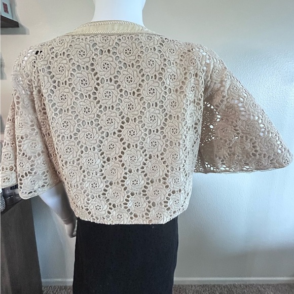 Elie Tahari Women's  Cropped Cardigan ~ Cream Eyelet Decorative Snaps - Picture 5 of 7